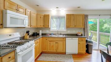 House (2 Bedrooms) | Interior