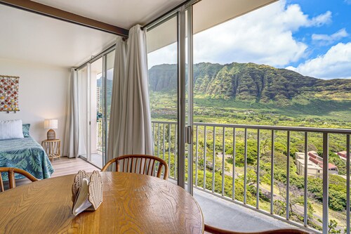 Stay on Waianae Coast! Ocean-view Condo w/ Pools