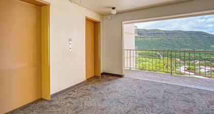 Stay on Waianae Coast! Ocean-view Condo w/ Pools