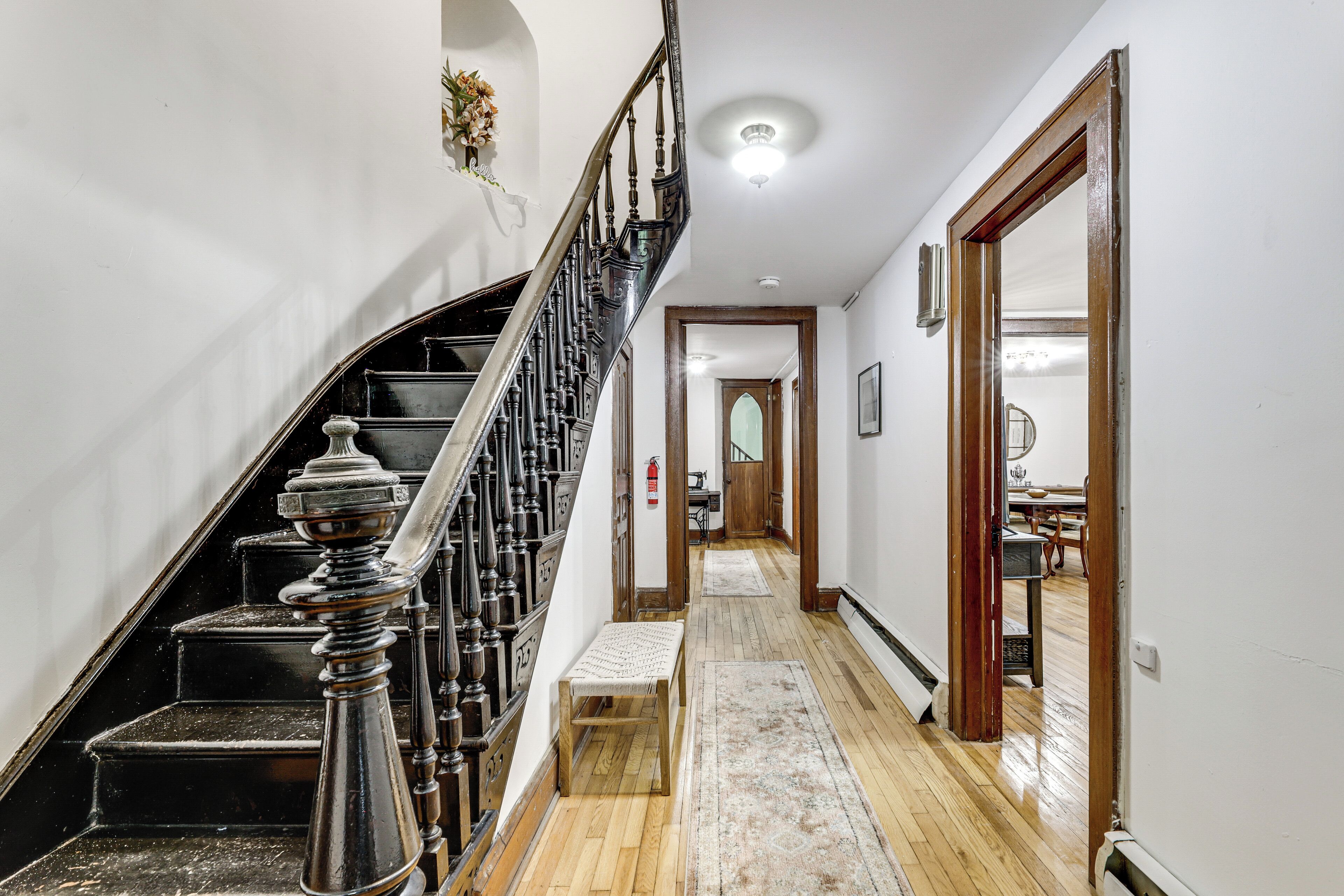 House (6 Bedrooms) | Interior