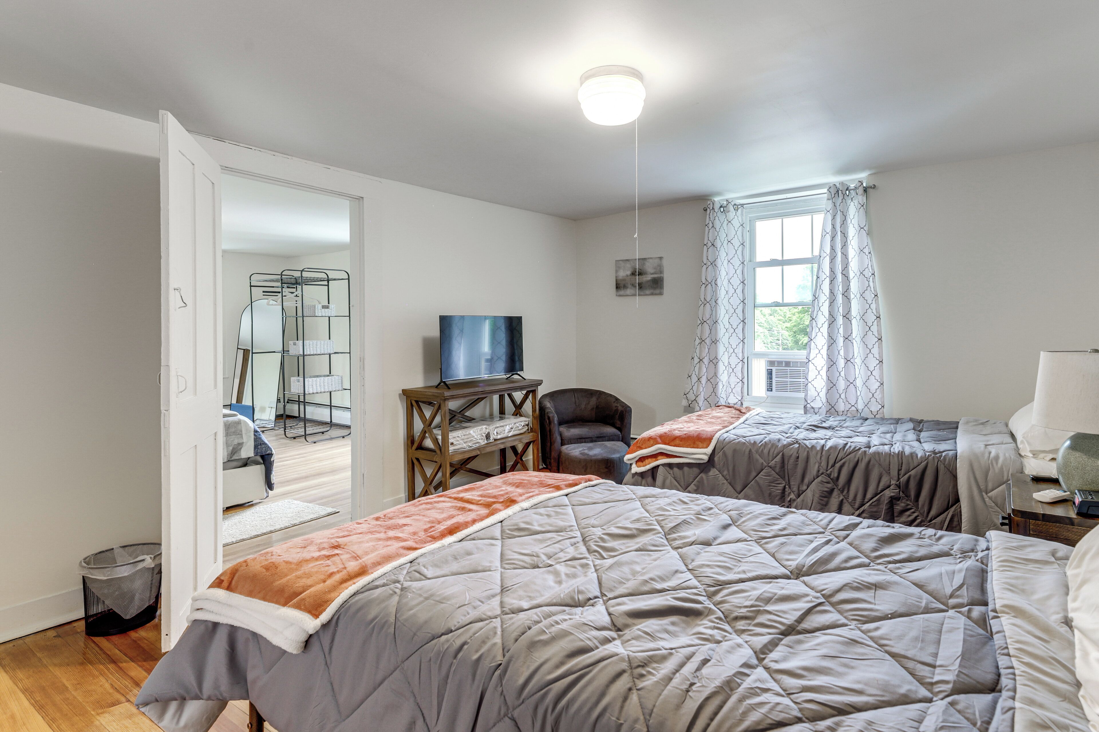 House (6 Bedrooms) | Interior