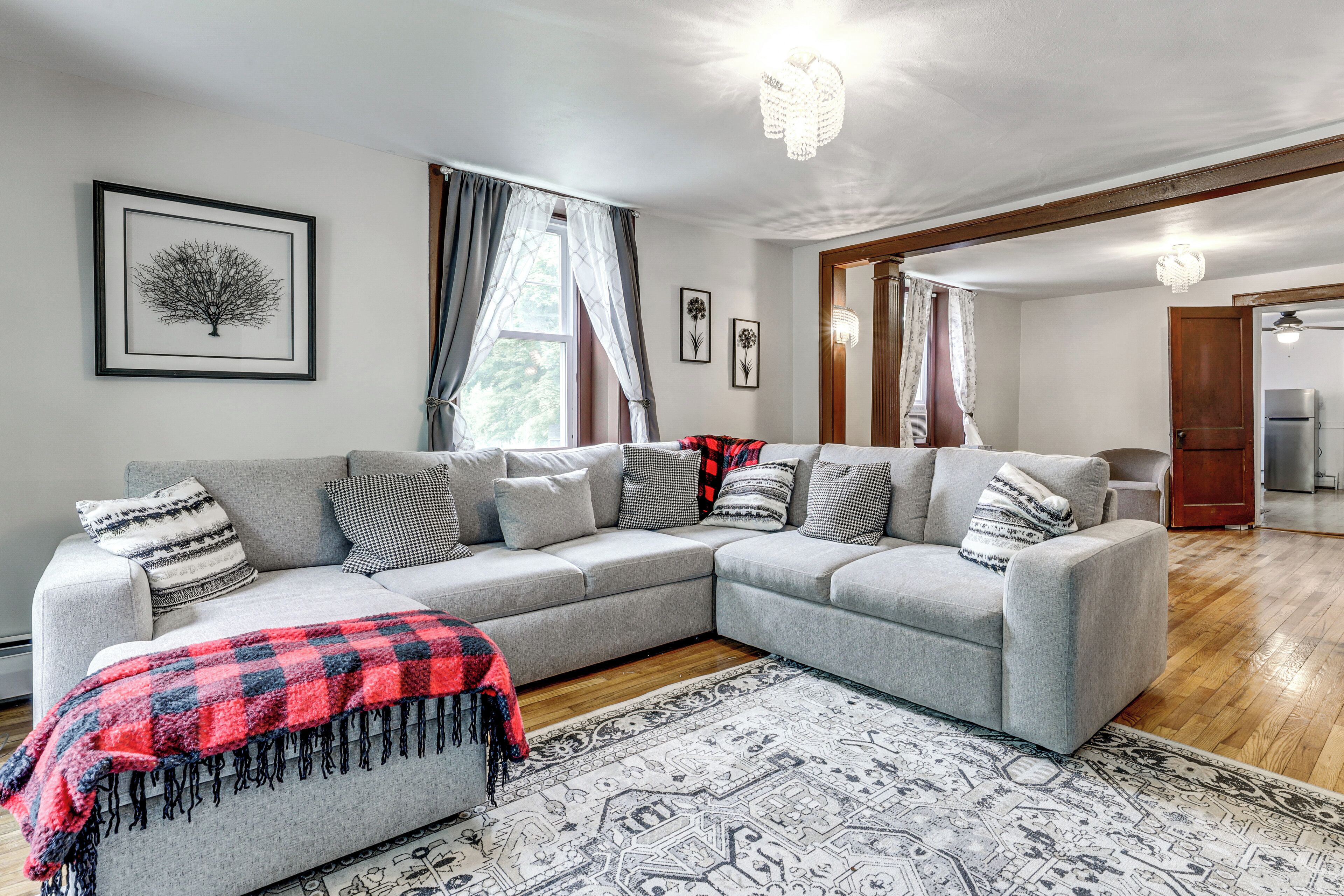 House (6 Bedrooms) | Interior