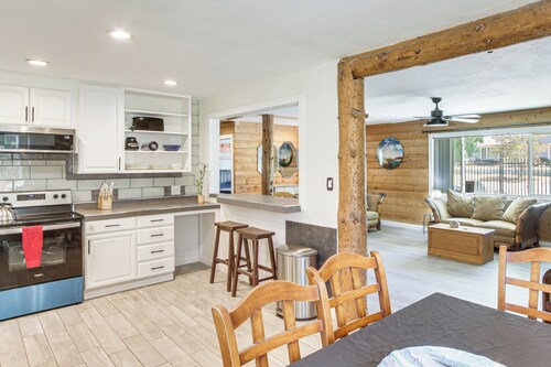 Mountain Views! High Desert Hideaway in Oynx