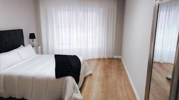 3 slaapkamers, een strijkplank/strijkijzer, wifi, beddengoed
