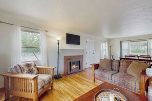 Smart TV y chimenea 