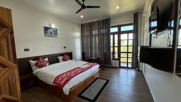 Deluxe Double Room, Garden View