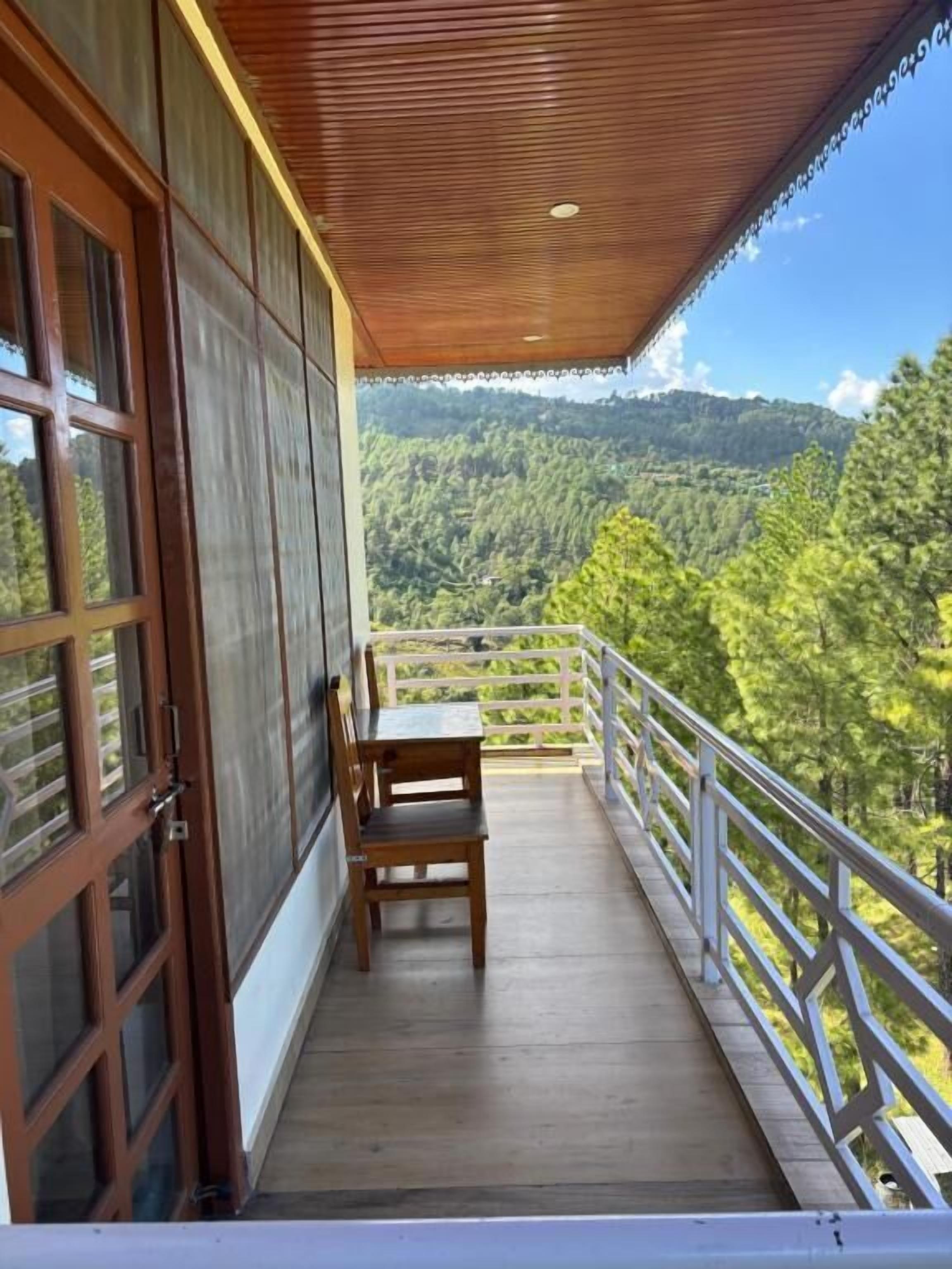 Family Room, Garden View | Property grounds