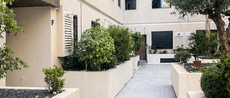 Deluxe appartement, uitzicht op tuin | Terras