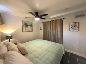 Iron/ironing board, travel cot, free WiFi, bed sheets - Private Garden Apartment Across from Como Lake - Rowan (Saint Paul)