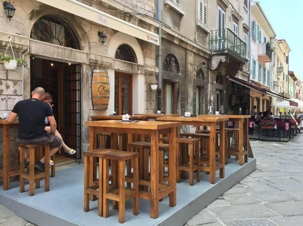 Outdoor dining - Jedinstveno, romantično utočište s BESPLATNIM parkingom (Pula)