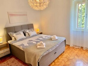 2 bedrooms, iron/ironing board, internet, bed sheets - Jedinstveno, romantično utočište s BESPLATNIM parkingom (Pula)