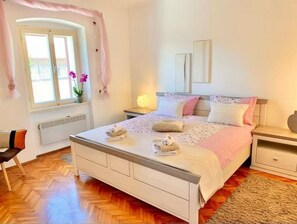 Room - Jedinstveno, romantično utočište s BESPLATNIM parkingom (Pula)
