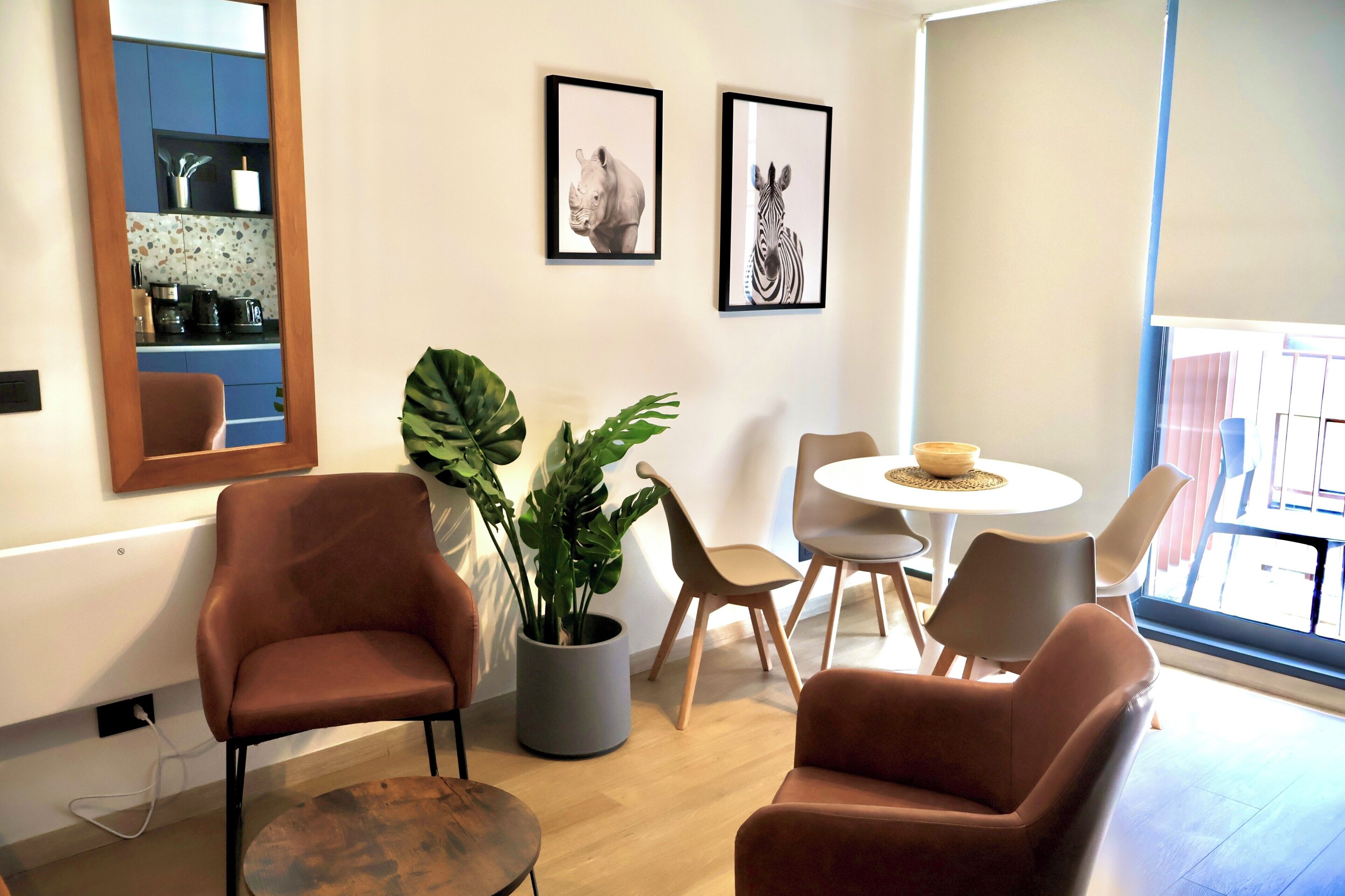 Monolocale | Area soggiorno | TV LED 42 pollici con canali via cavo