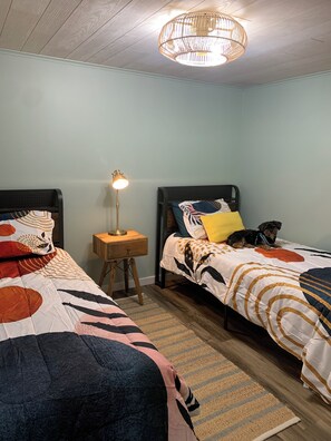 Room - Beautiful 2-bedroom cottage in Boyne Falls /Walloon perfect for relaxing getaway (Boyne Falls)