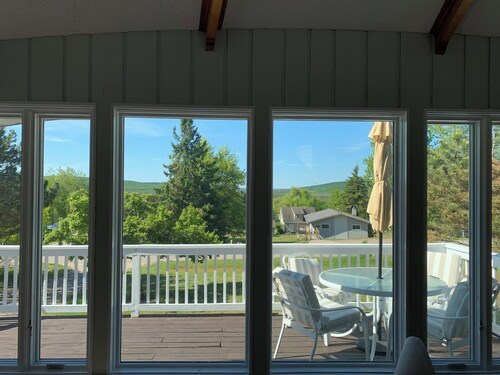 Beautiful 2-bedroom cottage in Boyne Falls /Walloon perfect for relaxing getaway