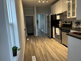 Refrigerador, microondas, horno, placa de cocina