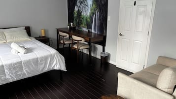 Habitación doble Deluxe, vista al jardín | Camas con efecto memoria, decoración personalizada y muebles diferentes
