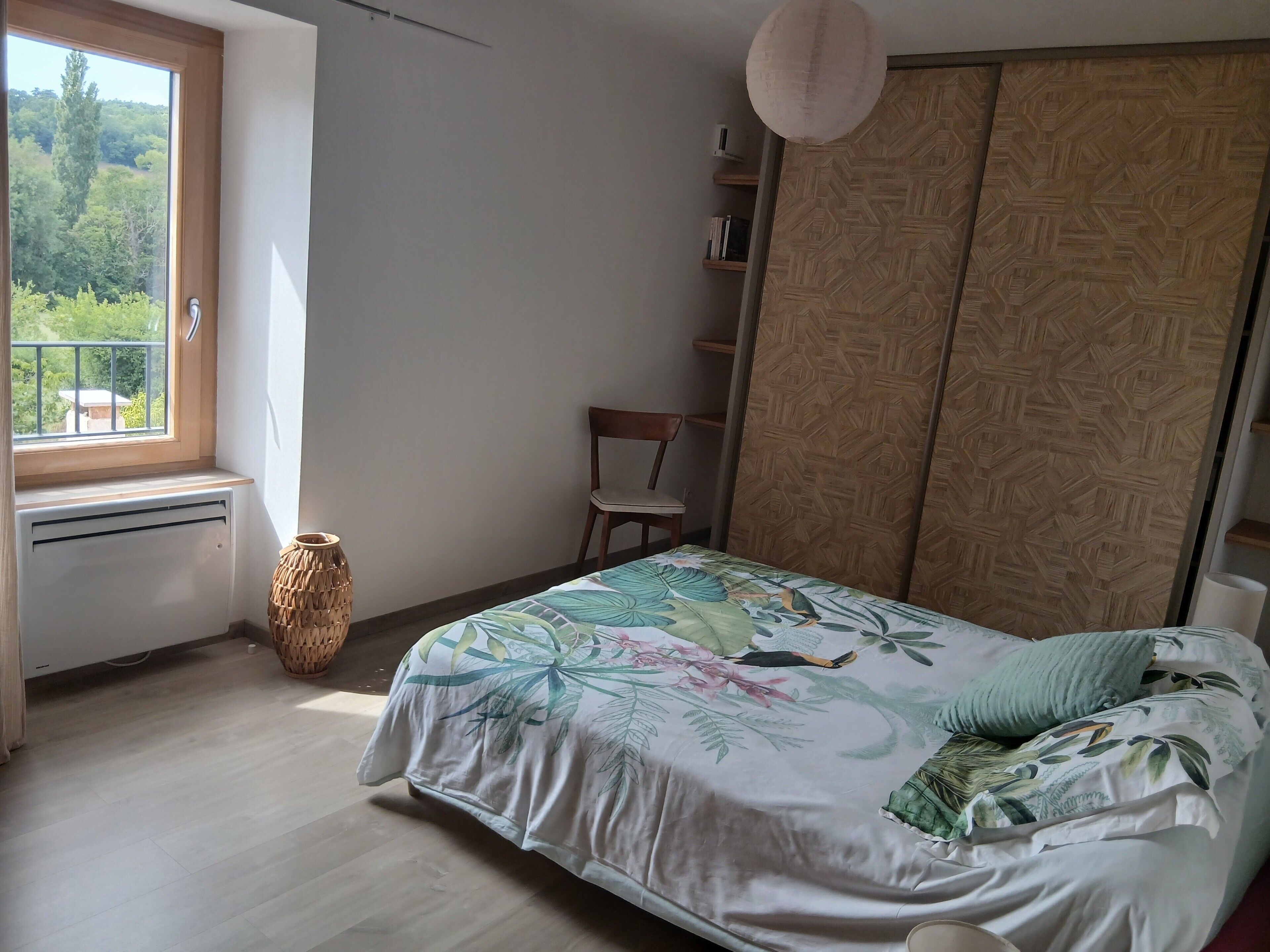 WiFi, bed sheets
