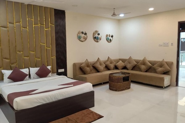 Luxury Studio Suite, Balcony, City View | Desk, laptop workspace, iron/ironing board (on request), WiFi (free)