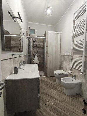 Comfort Apartment, Balcony | Bathroom - CASA FRANCESCA (MERCATO SAN SEVERINO)