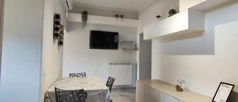 Comfort Apartment, Balcony | Dining
