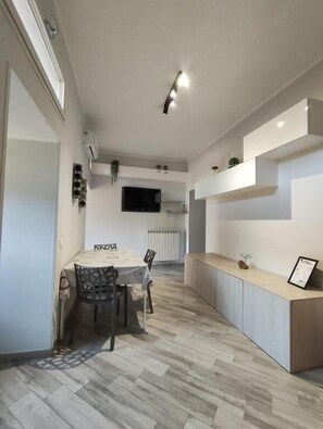 Comfort Apartment, Balcony | Dining - CASA FRANCESCA (MERCATO SAN SEVERINO)