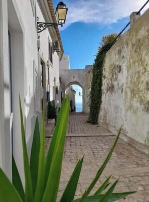 Property grounds - Eden Studio. Balcony with sea view. Swimming pool. Fast internet. (Albufeira)
