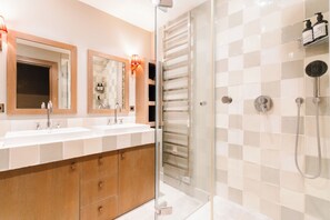 Bathroom - Vrbo Property (Tourgéville)