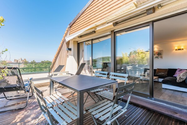 Outdoor dining - Vrbo Property (Tourgéville)