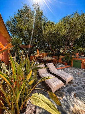 Outdoor dining - VILLA ANTONIA Charming house with heated pool - Calvi town center. (Calvi)