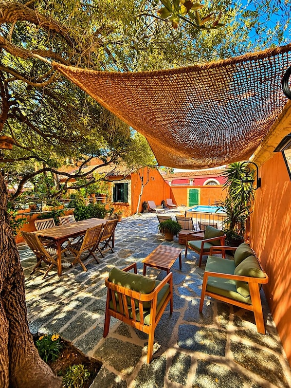 Outdoor dining - VILLA ANTONIA Charming house with heated pool - Calvi town center. (Calvi)