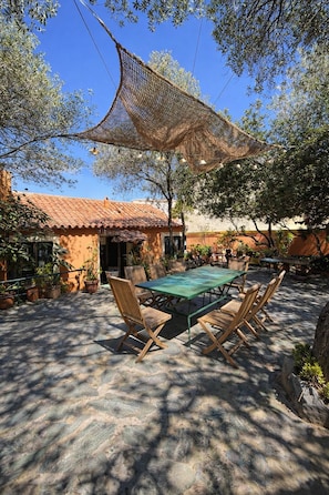 Outdoor dining - VILLA ANTONIA Charming house with heated pool - Calvi town center. (Calvi)