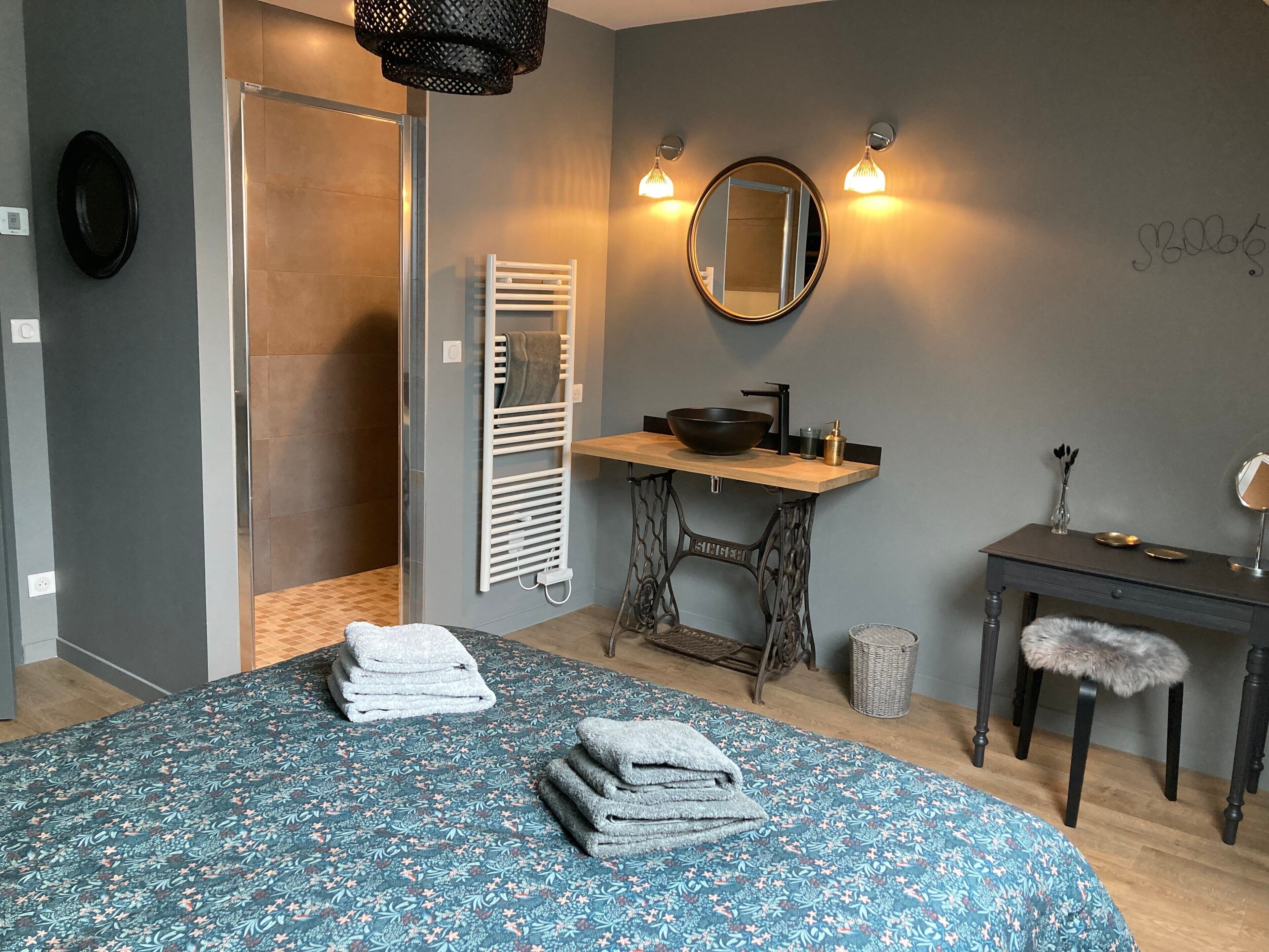 Iron/ironing board, WiFi, bed sheets