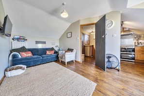 Living area - Farm Stay, Sleeps 5, Dog Friendly w/ Parking (Dereham)