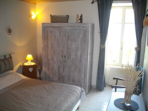 Room - Bed and Breakfast 'Chambres D'hôtes Le Peux - Bécacine' with Wi-Fi (Saint-Pierre-le-Vieux)