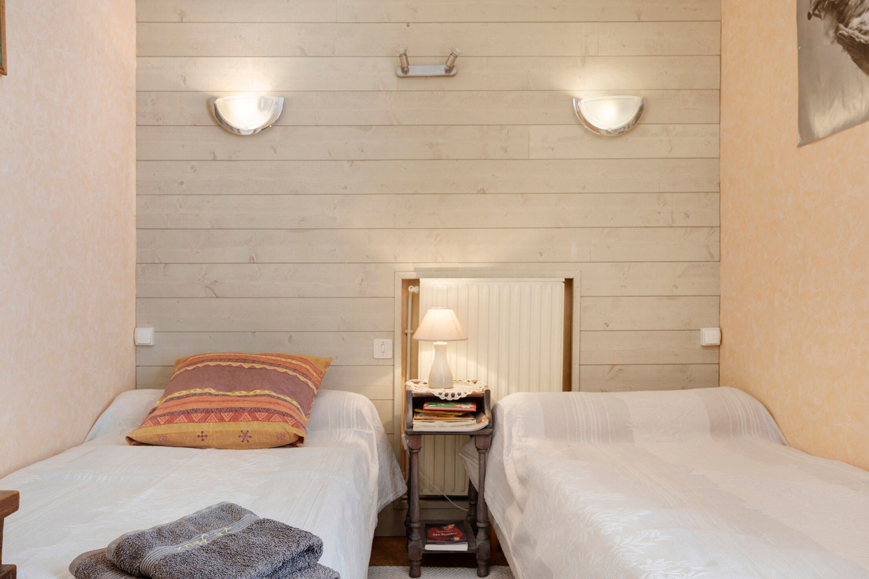 WiFi, bed sheets