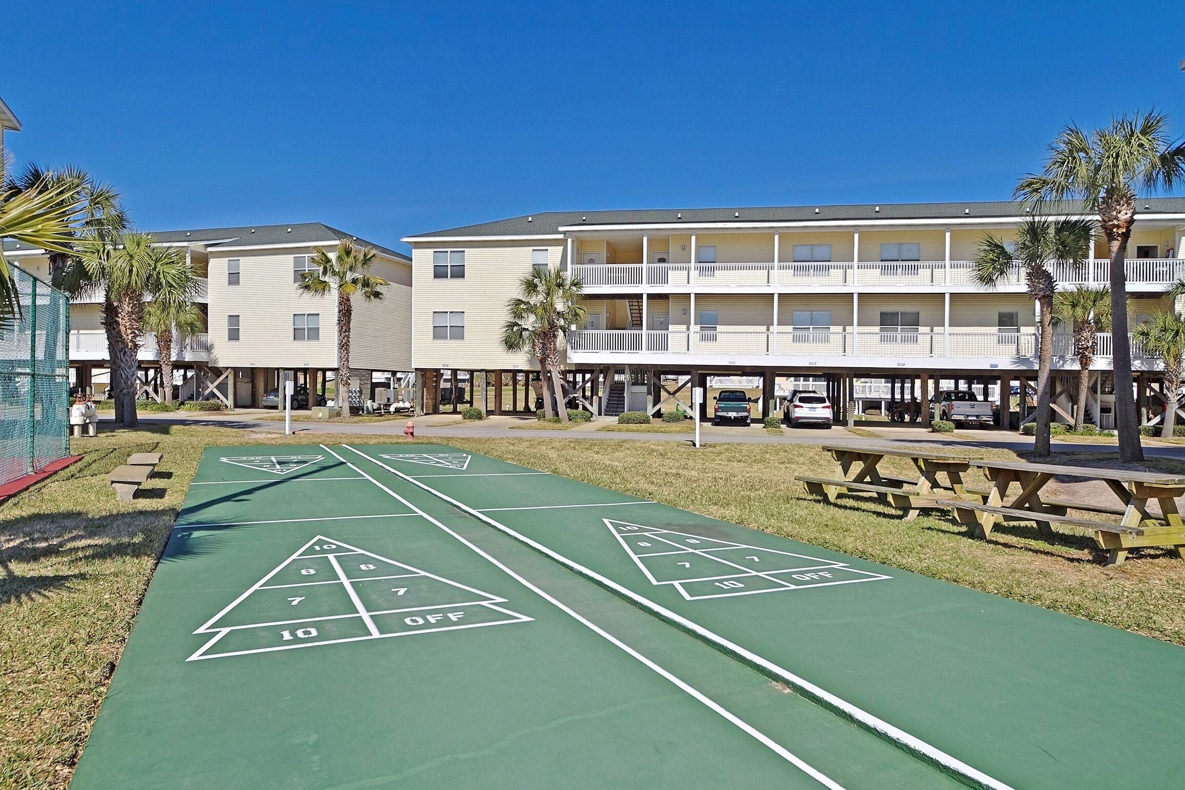 Condo, 1 habitación | Cancha deportiva