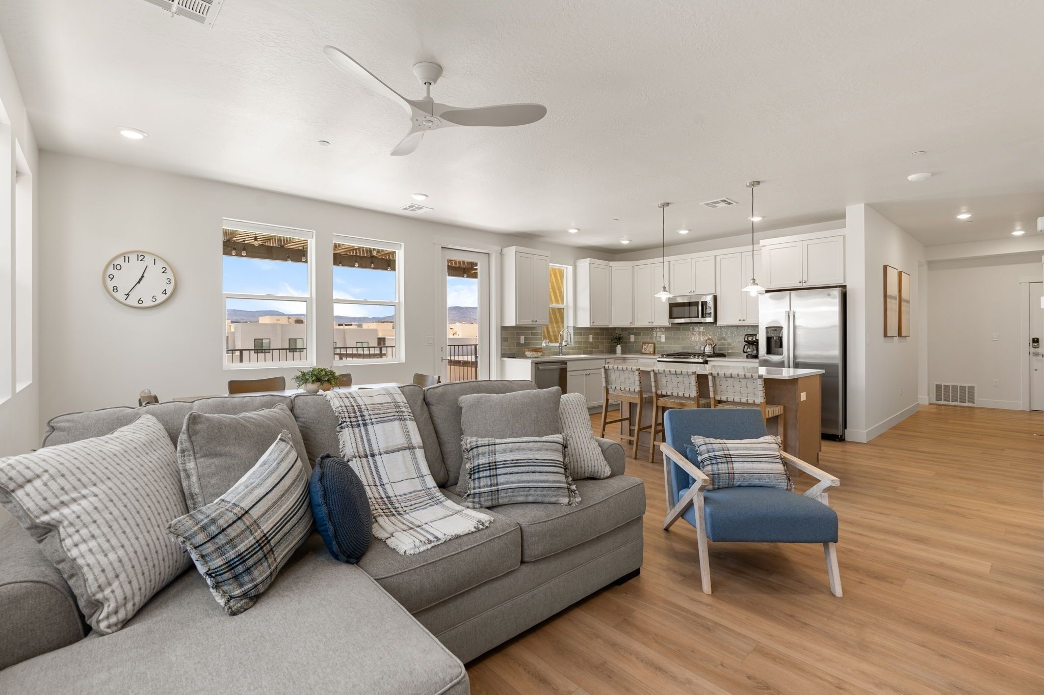 Condo, 3 Bedrooms | Living area