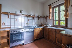 Private kitchen - Beautiful private villa for 6 guests with A/C, WIFI, TV, balcony, pets allowed and panoramic view (Monsummano Terme)
