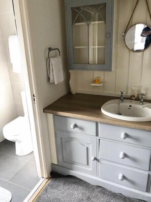 Bathroom - WESTEND BAR & SELECT ACCOMMODATION (TRALEE)