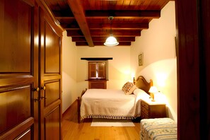 Iron/ironing board, WiFi, bed sheets - Casa la Xerra with Spectacular Views (Grazanes)