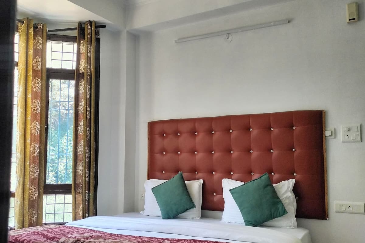 Chambre Deluxe double, vue sur la ville | Bureau, accès au Wi-Fi (inclus)