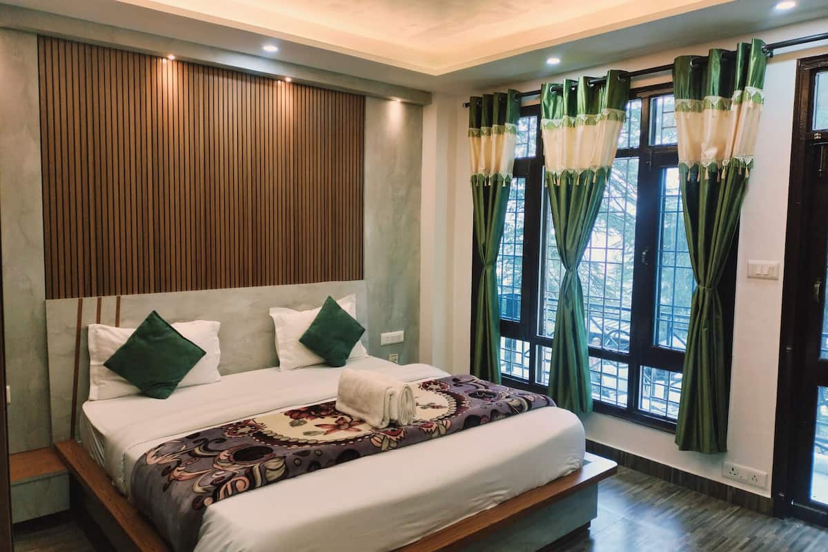 Chambre supérieure double, vue sur la ville | Bureau, accès au Wi-Fi (inclus)