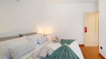 2 habitaciones, tabla de planchar con plancha, wifi y ropa de cama