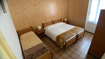 2 habitaciones, tabla de planchar con plancha, wifi y ropa de cama
