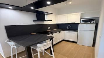 Apartment, 2 Schlafzimmer, Balkon, Meerblick | Innenbereich