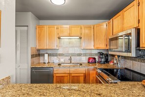 Private kitchen - Valley Views~2BR + Loft~A/C & HOA Shuttle (Steamboat Springs)