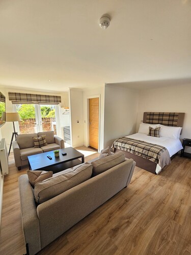 Luxury 1 Bedroom Apartment *LL* — Peaceful Escape Near Loch Lomond