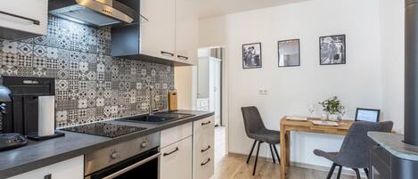 Coffee/tea maker, fridge, microwave, oven