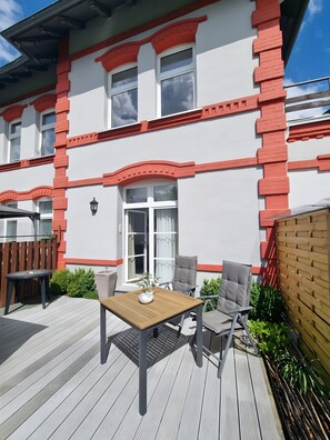 Outdoor dining - Apartment 'Meini' in the Old Train Station (Brilon)